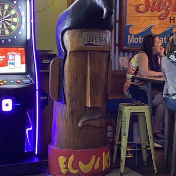 Suzie Wong's Hideaway - Elvis tiki statue - Dive Bars Near Me - Honolulu, Hawaii Suzie Wong's Hideaway - Elvis tiki statue - Dive Bars Near Me - Honolulu, Hawaii