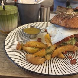 Breakfast bun, peach matcha Breakfast bun, peach matcha