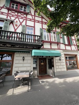 Old Swiss House by null