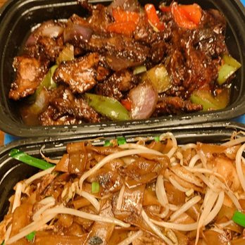 Mamak - Char Chow Kway Teow, Black Pepper Beef and Black Pepper Seafood Combo - Malaysian Near Me - Doraville, Georgia Mamak - Char Chow Kway Teow, Black Pepper Beef and Black Pepper Seafood Combo - Malaysian Near Me - Doraville, Georgia
