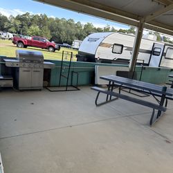 Azalea Acres - Grill and covered patio