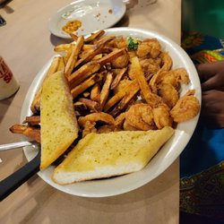 Pinchers - Fried Shrimp, fries, and garlic bread