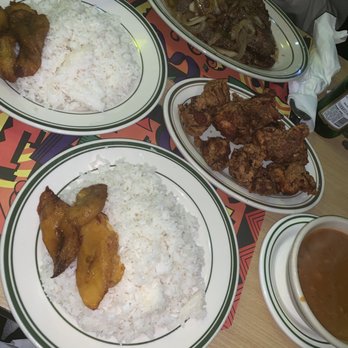 Coma Bueno - plates of food on a table - Latin American Near Me - Manhattan, New York