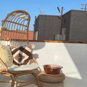 Common Canvas - Outdoor patio - Nail Salons Near Me - Los Angeles, California