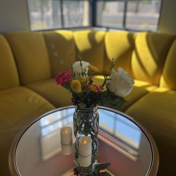 Monterey Motel - Flowers - Hotels Near Me - Albuquerque, New Mexico