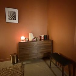 Thetis Acupuncture - Treatment room. Clean, current, and energizing space. A place to begin anew.