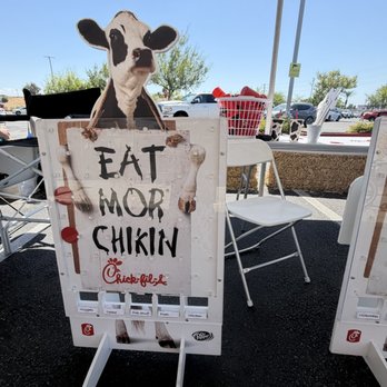 Chick-fil-A - Outdoor activities included disc-drop (shown here), bean bag toss, and spin the wheel - Fast Food Near Me - Fresno, California Chick-fil-A - Outdoor activities included disc-drop (shown here), bean bag toss, and spin the wheel - Fast Food Near Me - Fresno, California