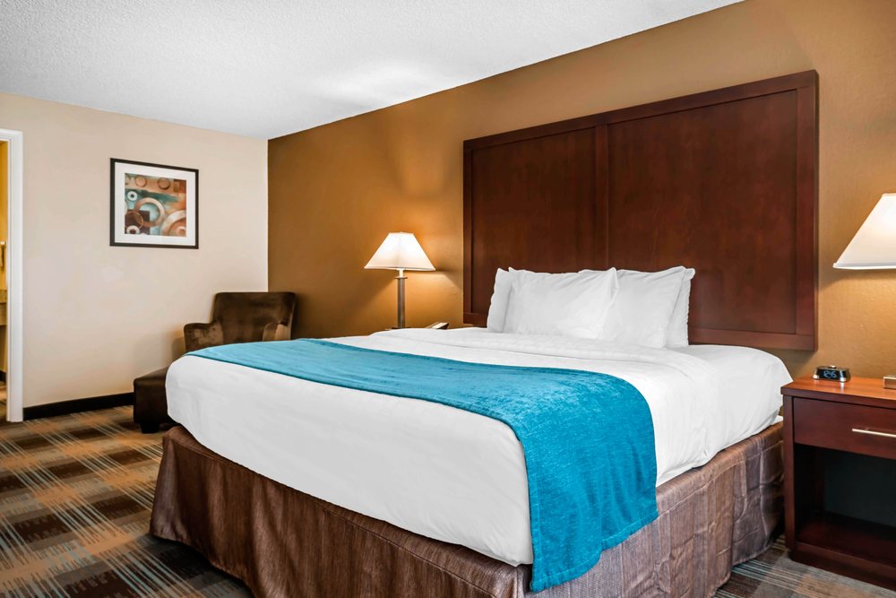 CLARION INN NEAR JBLM Updated October 2024 65 Photos & 40 Reviews