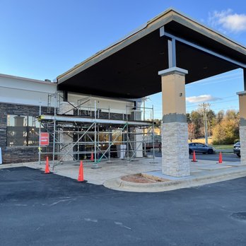 Holiday Inn Express - Exterior pull through under construction 3-15-23 - Hotels Near Me - Greensboro, North Carolina Holiday Inn Express - Exterior pull through under construction 3-15-23 - Hotels Near Me - Greensboro, North Carolina