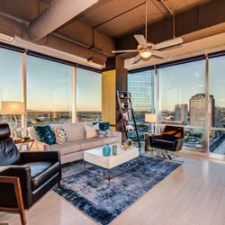 Good Company Real Estate - Gorgeous Condo in the heart of Downtown