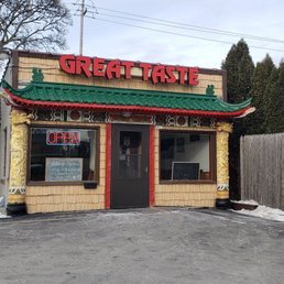 the outside of a chinese restaurant