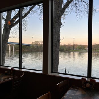 Riverview Restaurant & Marina - The view from the inside dining area is beautiful - New American Near Me - Ashland City, Tennessee Riverview Restaurant & Marina - The view from the inside dining area is beautiful - New American Near Me - Ashland City, Tennessee