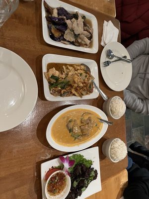 Green Leaf Thai Cuisine by null