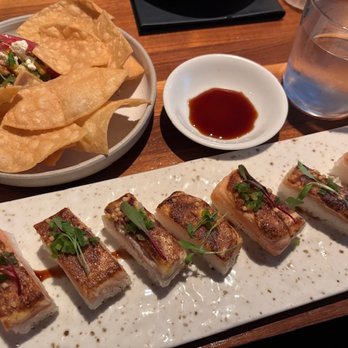 Earls Kitchen + Bar - Happy hour bites - Canadian (New) Near Me - Toronto, Ontario