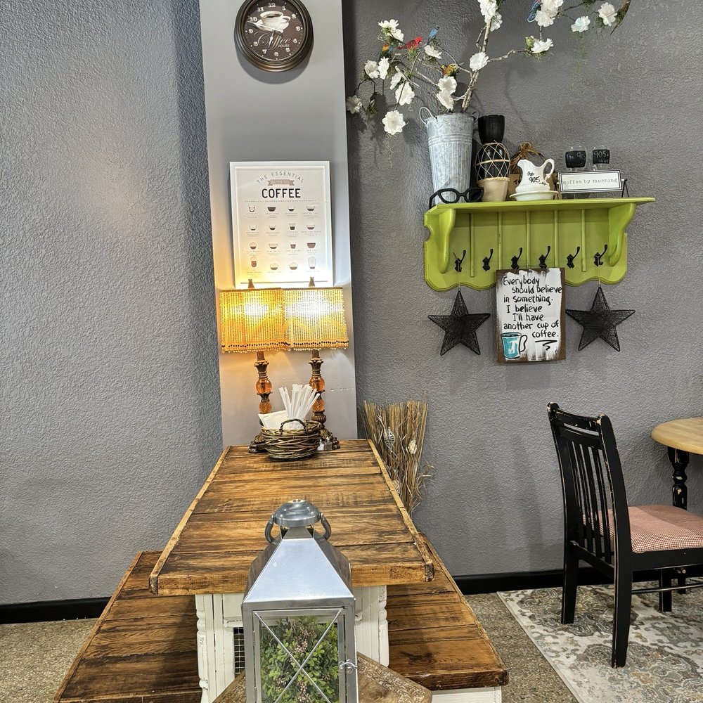 The 905 Cafe - One of the tables with decor. - Coffee & Tea Near Me - Melbourne, Florida The 905 Cafe - One of the tables with decor. - Coffee & Tea Near Me - Melbourne, Florida