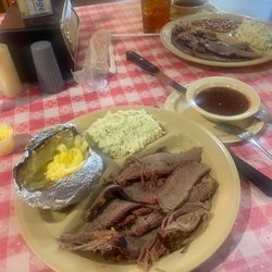 Gumlog Bar B Que and Fish Lodge - Beef brisket was so good!