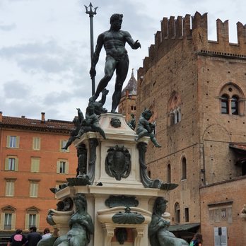 Piazza Maggiore - Landmarks & Historical Buildings Near Me - Bologna, BO