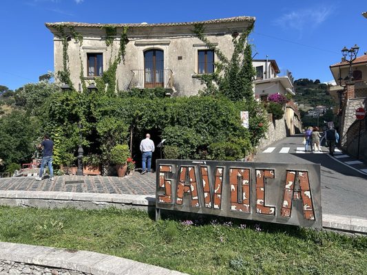 Bar Vitelli by null
