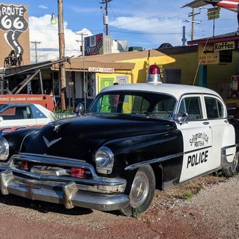 Canyon Lodge - The police car from "Cars" - Hotels Near Me - Seligman, Arizona
