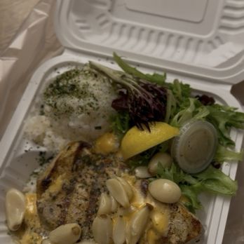 Upscale Hawaii - ahi steak with bomb sauce - Diners Near Me - Honolulu, Hawaii
