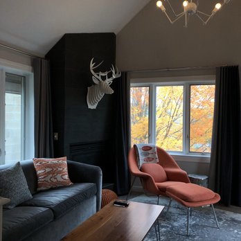 Field Guide Lodge - Hotels Near Me - Stowe, Vermont