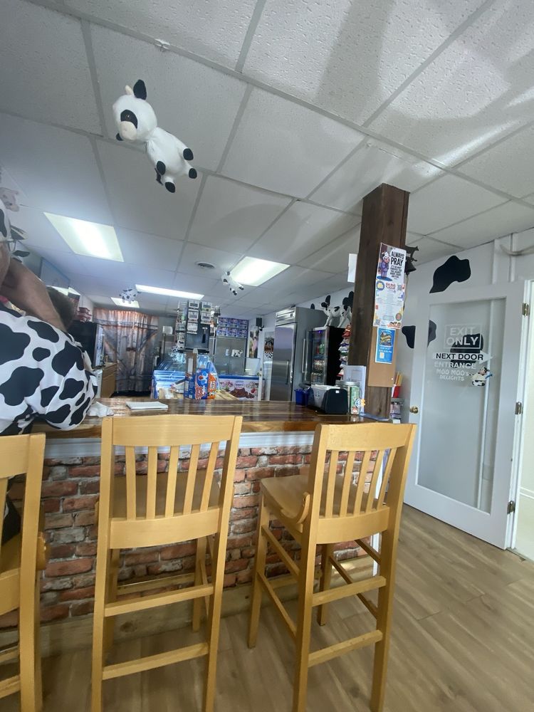 Moo Moo’s Delights Logo