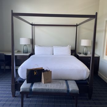 Casa Madrona Hotel & Spa - King Size Comfy bed - Hotels Near Me - Sausalito, California Casa Madrona Hotel & Spa - King Size Comfy bed - Hotels Near Me - Sausalito, California