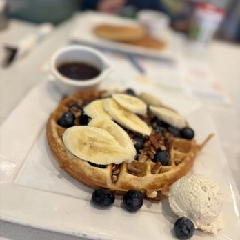 Anna's House - Plainfield Avenue - Anna's Belgian Waffle - Breakfast & Brunch Near Me - Grand Rapids, Michigan