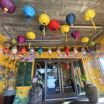 Bao Toan Kitchen & Bar - Outside - Vietnamese Near Me - Memphis, Tennessee