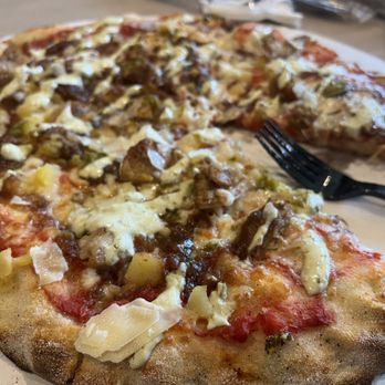 One Barrel Brewing - Hawaiian Pizza, replace bbq sauce with red. - Breweries Near Me - Egg Harbor, Wisconsin One Barrel Brewing - Hawaiian Pizza, replace bbq sauce with red. - Breweries Near Me - Egg Harbor, Wisconsin