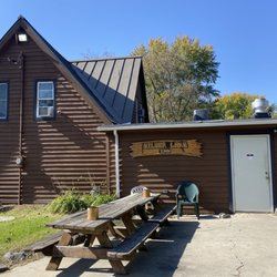 Silver Lake Inn - Outdoor Seating / Smoking Area