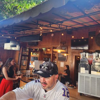 Idle Hour - Patio vibe - American Near Me - Los Angeles, California Idle Hour - Patio vibe - American Near Me - Los Angeles, California
