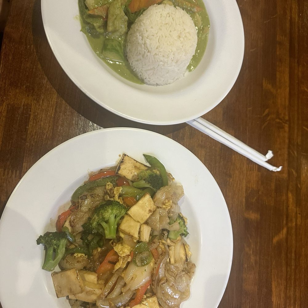 My Thai Kitchen - Avocado curry and Pad Ke Mao - Thai Near Me - Roseville, California My Thai Kitchen - Avocado curry and Pad Ke Mao - Thai Near Me - Roseville, California