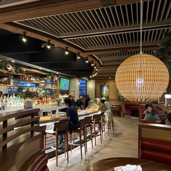 Wood Ranch Manhattan Beach - the bar - American Near Me - Manhattan Beach, California Wood Ranch Manhattan Beach - the bar - American Near Me - Manhattan Beach, California
