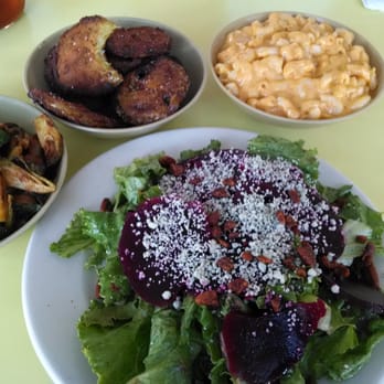 The Pig - Beet nd bleu salad with side plate: mac-n-cheese, fried green tomatoes, and sprouts-n-shrooms. - Barbeque Near Me - Chapel Hill, North Carolina
