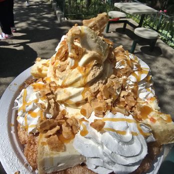 Six Flags Great America - Caramel cheesecake funnel cake sundae - Amusement Parks Near Me - Gurnee, Illinois