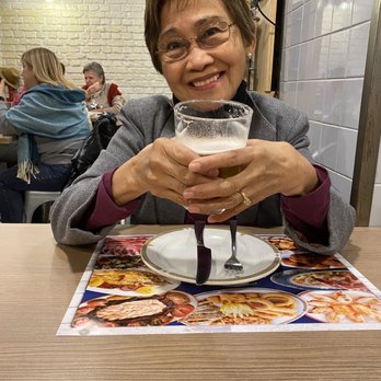 Tapaspaña - Posing w/my beer - Spanish Near Me - Madrid, M Tapaspaña - Posing w/my beer - Spanish Near Me - Madrid, M