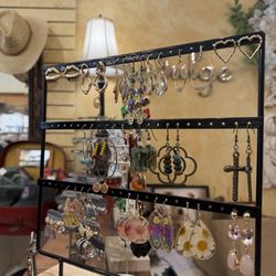 Diana's Boutique - Earrings