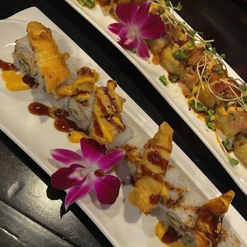 A La Diabla Sushi - Razo Roll, Salmon Roll - Sushi Bars Near Me - San Fernando, California