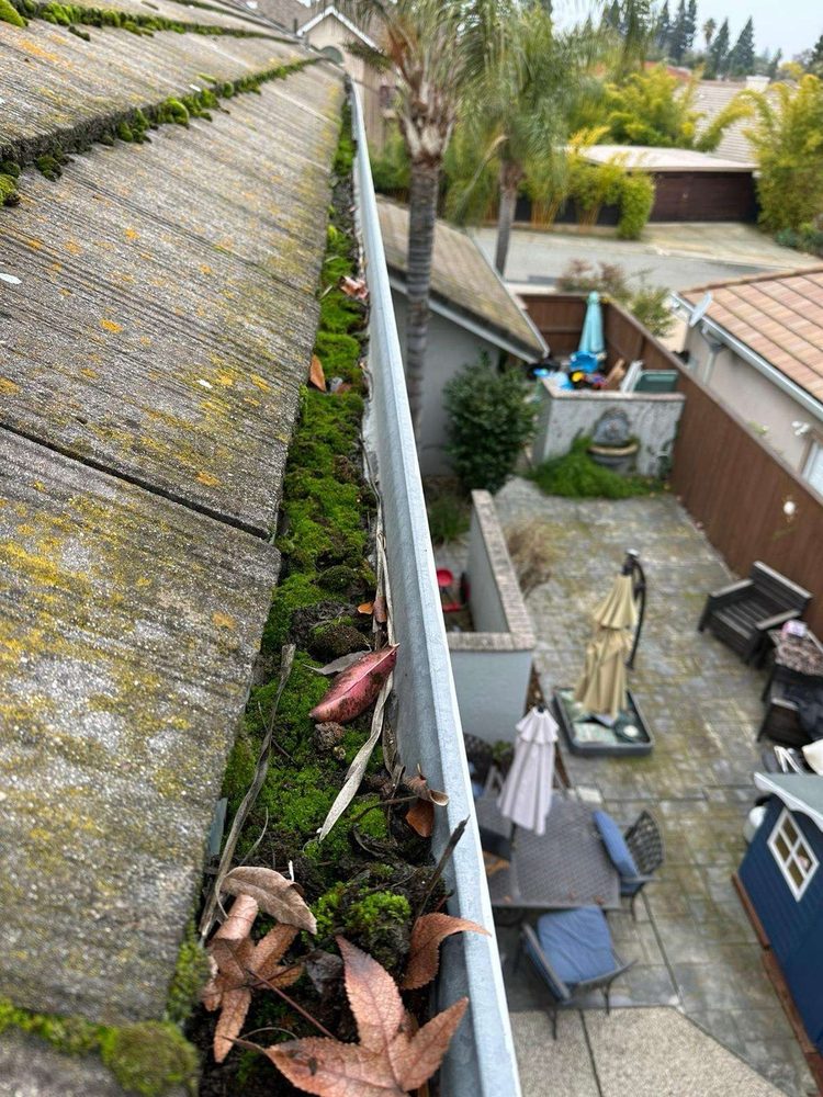 Slide of Tommy´s Roofing