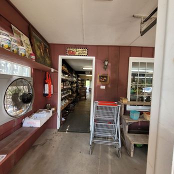 Wade's Vegetables - Interior - Farmers Market Near Me - Bloomfield, Connecticut