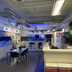 Saltwater Pros - Show room