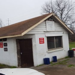 Southside Grocery - A small restaurant but a big taste if you are ever in Greenville Mississippi you have to stop by here the food is excellent.