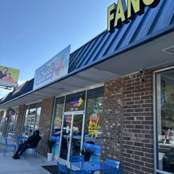 The Spot-Florida Style Seafood - Front sitting area