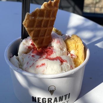 Negranti Creamery - Small Split Cup of Red Velvet and Harvest Pumpkin - Ice Cream & Frozen Yogurt Near Me - Paso Robles, California