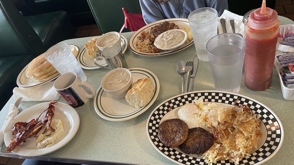 Dot's Cafe