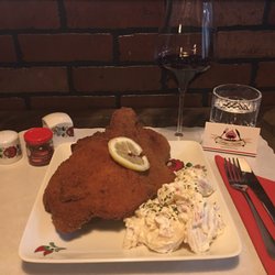 Gulyas-Factory - Wiener Schnitzel with homemade potatosalad