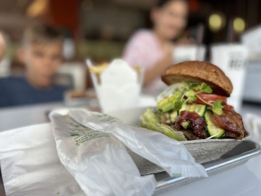 Burger Lounge by null