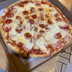 Donells Pizzeria - Pepperoni pizza with extra cheese