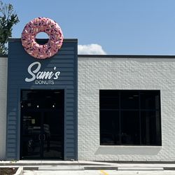 Sam's of Walker - Front of the new building looks clean and inviting!